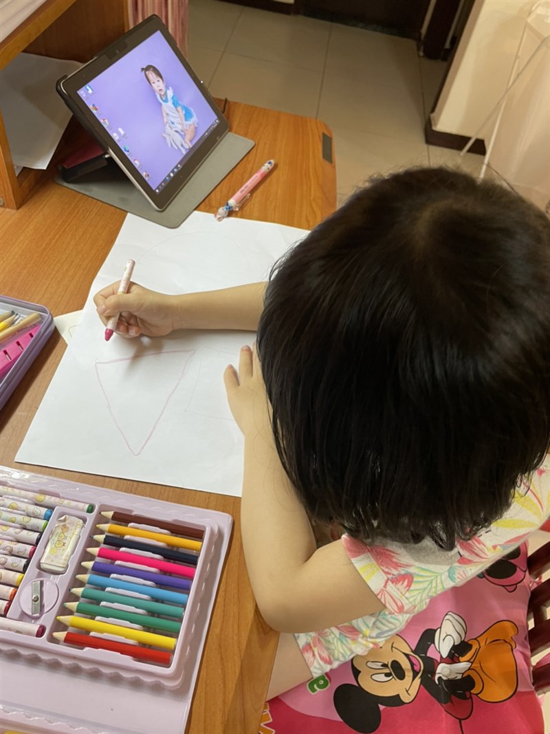 紓困4.0「孩童家庭防疫補貼」15日起上網領取 | 焦點 | 人間福報