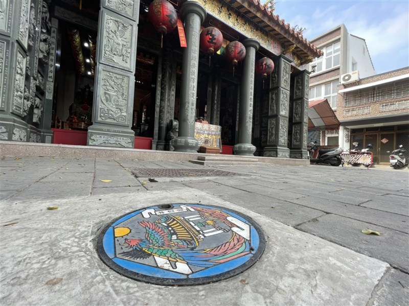 台南創意人孔蓋融入地方歷史典故